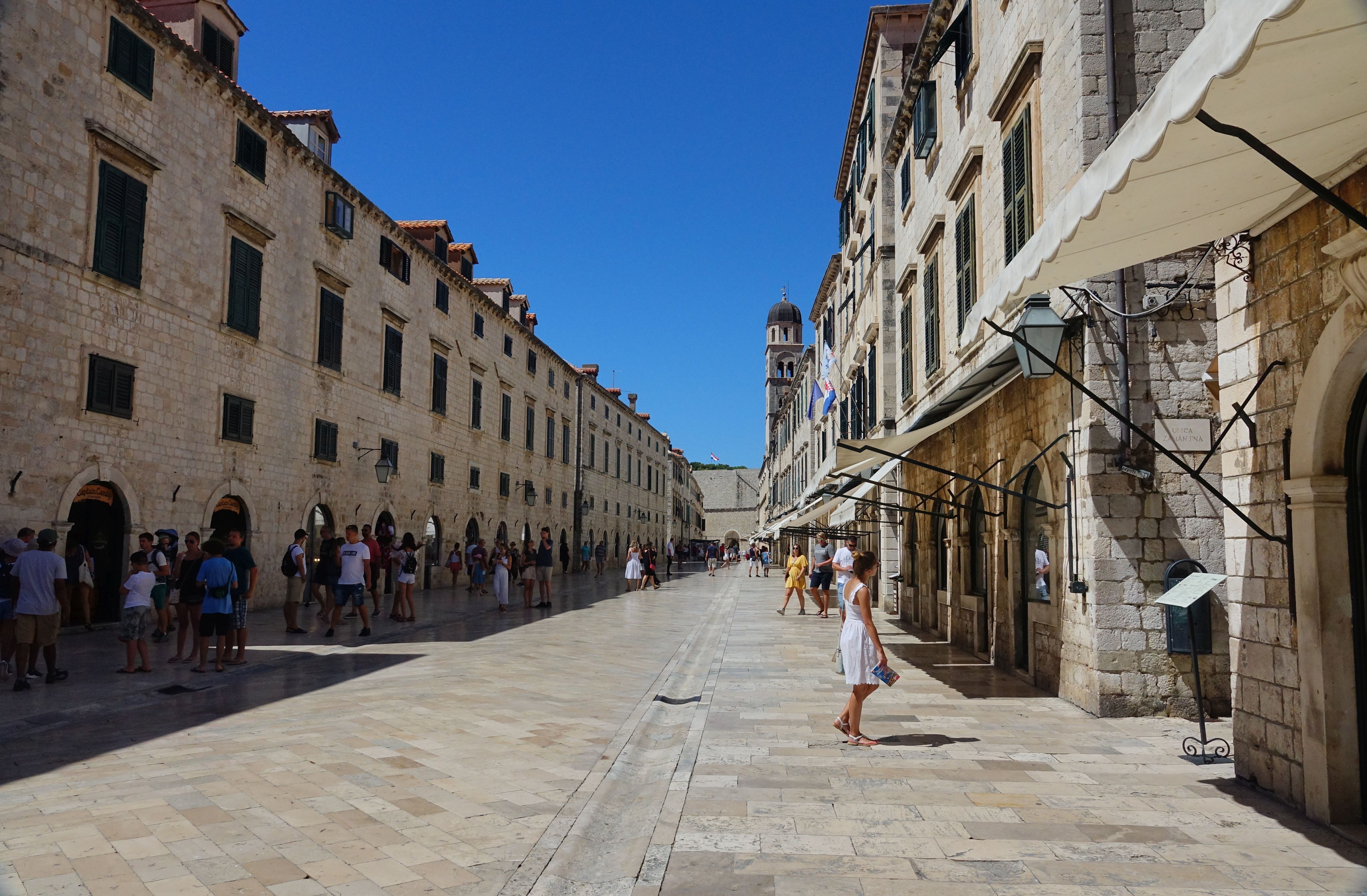 Eine Einkaufsstraße in Dubrovnik